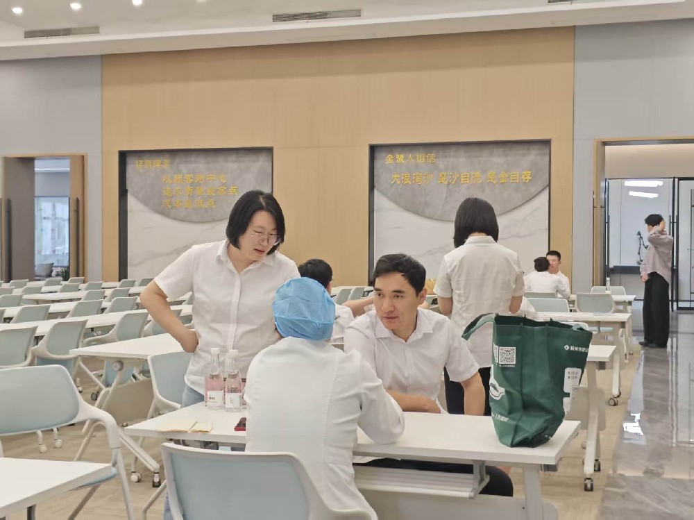 健康义诊进xk平台_XK体育(中国)
，暖心服务护员工